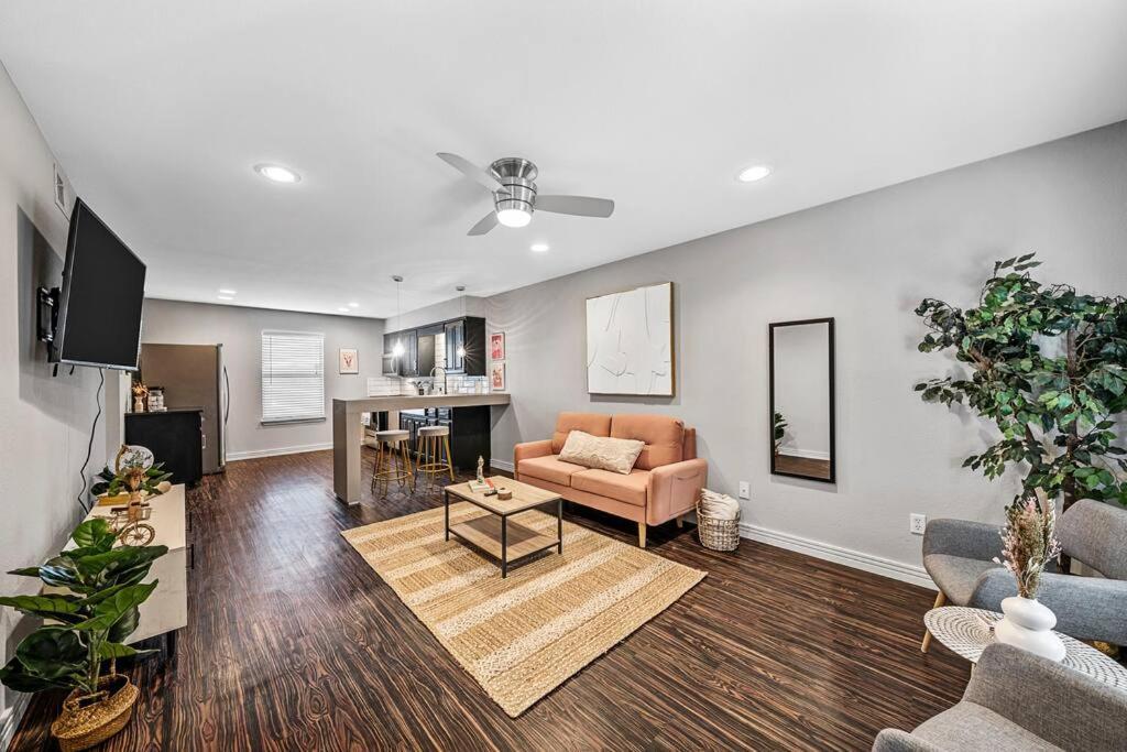 Luxe Condo In City Center Waco Ngoại thất bức ảnh